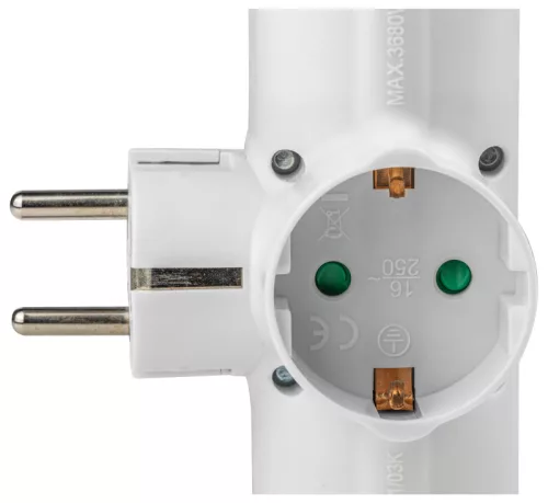 Csatlakozóaljzat adapter kapcsolóval, fehér