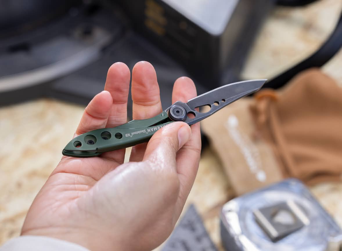 Leatherman kés használat közben